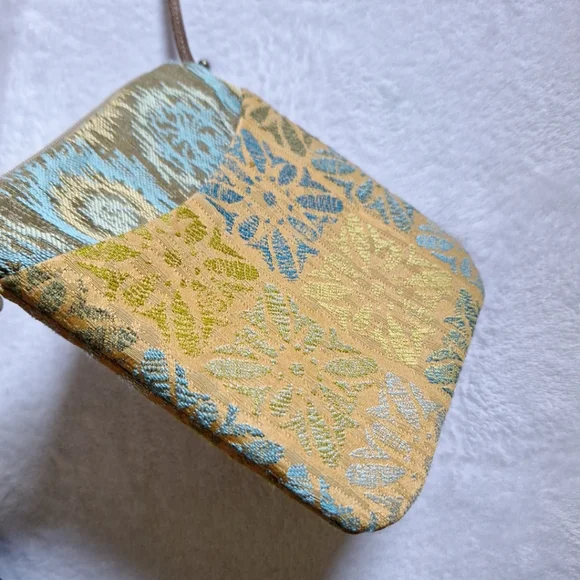 Maruca Cupcake Crossbody Purse / Small bag - Picture 13 of 16